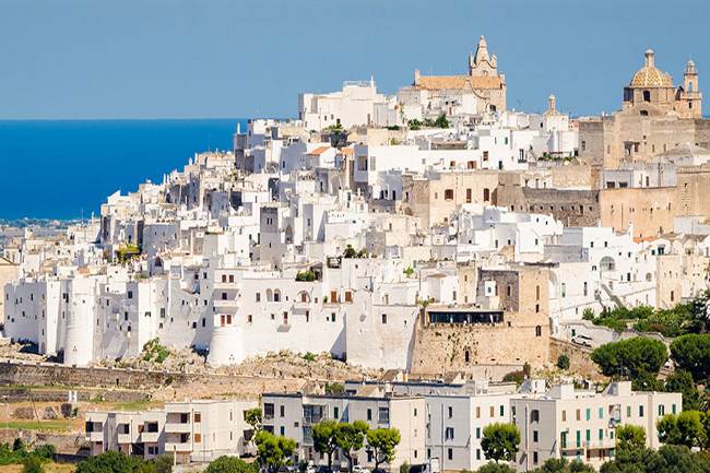 https://images.salaun-holidays.com/(Image)-image-Italie-Ostuni-panorama-54-fo_69081683-09032017.jpg